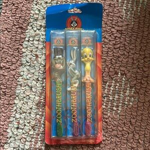Looney Tunes Character Toothbrush Set